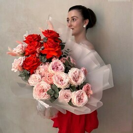 Букет из премиальных цветов на основе роз Дэвида Остина «Такая нежная любовь»