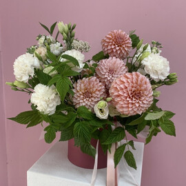 Composition with dahlias, mattiola, dianthus