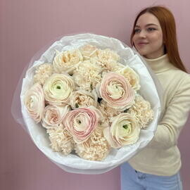 «Oblachnij potceluj» a osnove kruzhevnih ranunkulyusov