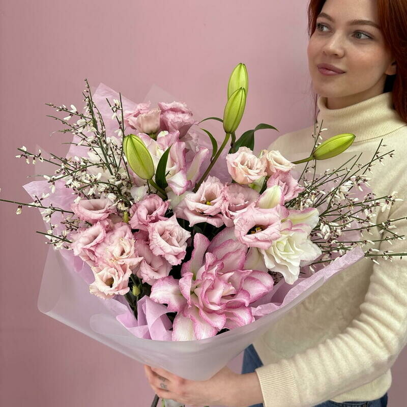 Aromatnij bum s vesennej genistoj i pionovidnoj liliej, premium