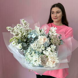 Букет «Легкость» с ароматными нарциссами