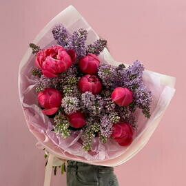 Дуо букет с голландской сиренью и пионами Coral charm