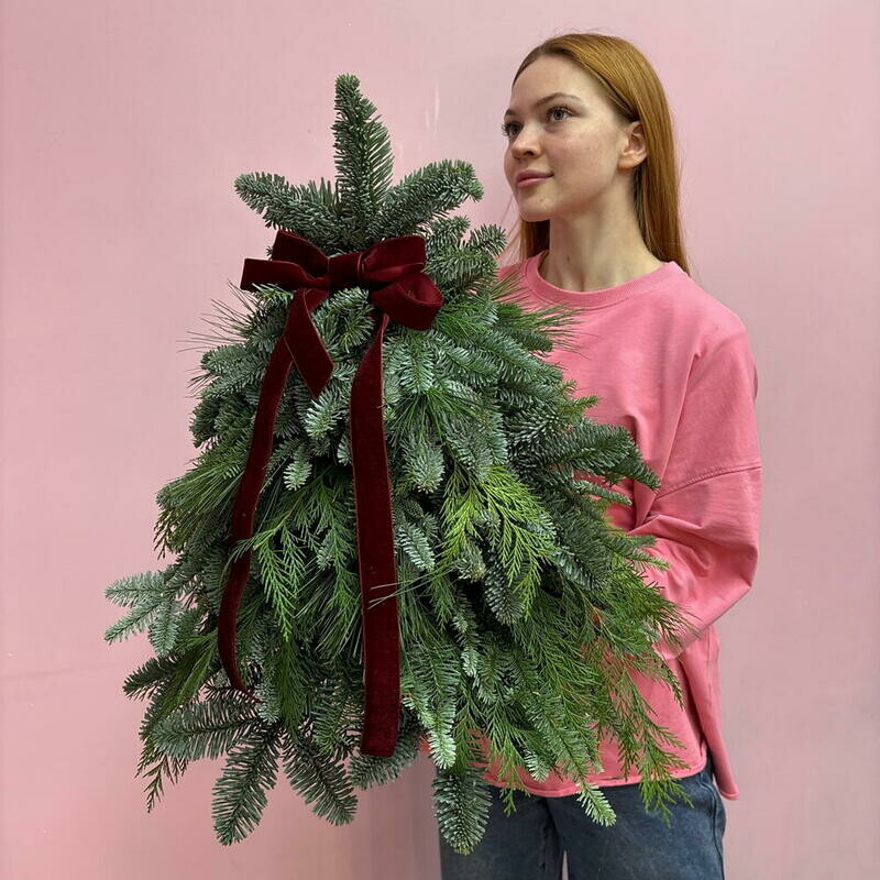 Лаконичная елка из микса хвои с бархатным бантом, премиум