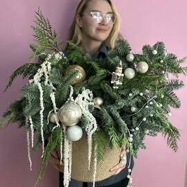 Roskoshnaya kompozitciya na Novij god «CHudesa sluchayutsya»