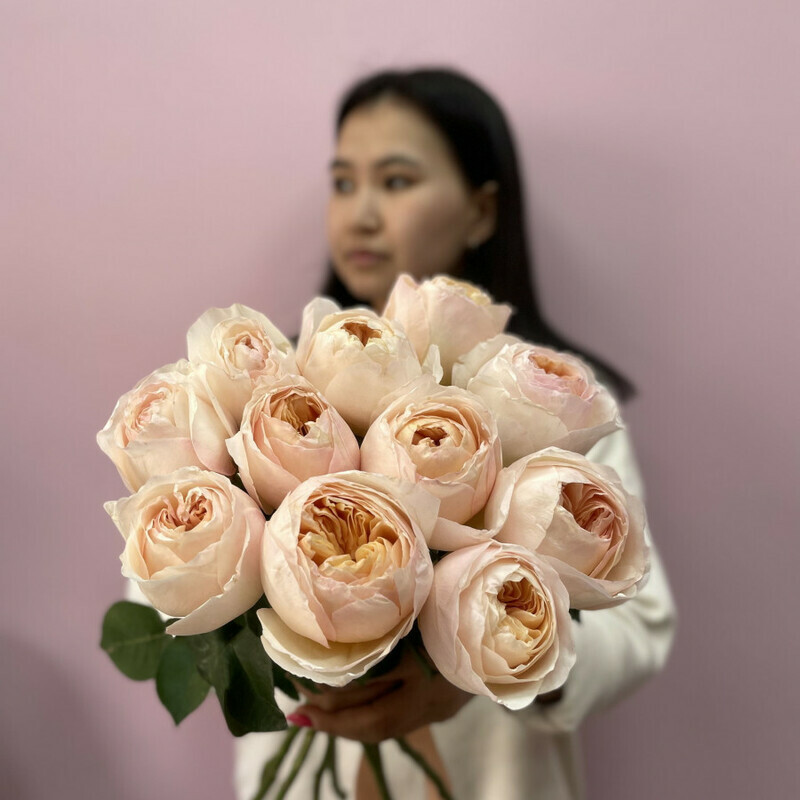 Buket iz roz Devida Ostina sorta Dzhul_etta, reduced