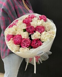 Roskoshnij buket pionovidnih roz