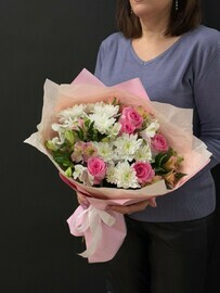 Сборный букет из хризантем, альстромерии и розы