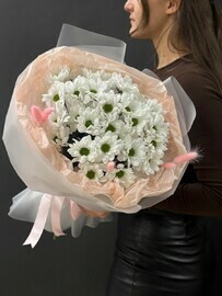 Buket vozdushnij iz hrizantem romashka