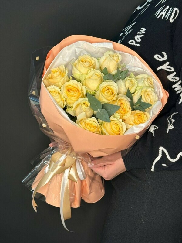 15 nezhnih persikovih roz v krasivom oformlenii, 15 nezhnih persikovih roz v krasivom oformlenii