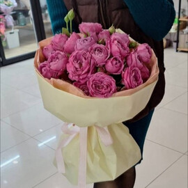 букет из кустовых роз 