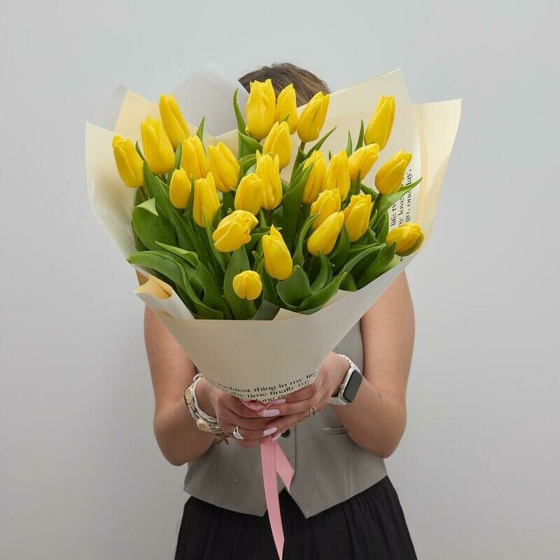 Букет из 25 желтых тюльпанов в упаковке, 25 шт