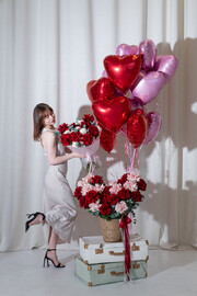 Сет "Ода любви" из великолепной корзины, букета и сета шаров Charlotte