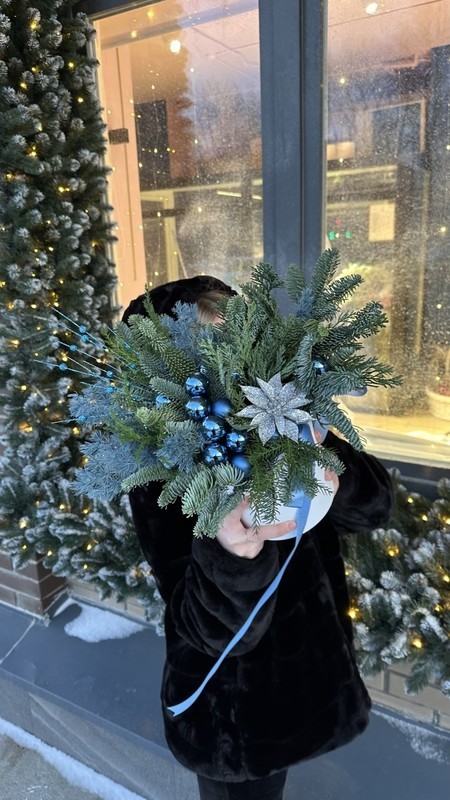 Праздничный бокс с живой елочкой, стандартный