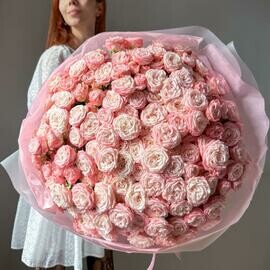 Большой букет из кустовых пионовидных роз, 51 шт