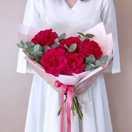 Bouquet of 5 crimson French roses with Charlotte eucalyptus