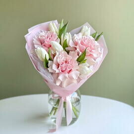 Букет из 3 французских роз и белых тюльпанов