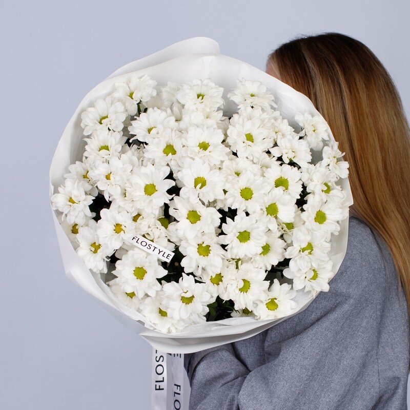 Vozdushnij buket iz 11 romashkovih hrizantem, vozdushnij buket iz 11 romashkovih hrizantem