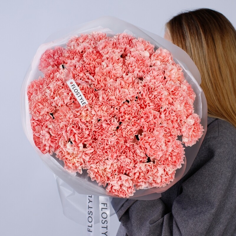 Monobuket iz 51 diantusa v oformlenii, monobuket iz 51 diantusa v oformlenii