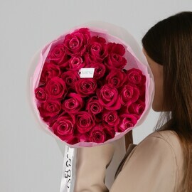 Яркий букет 25 малиновых роз