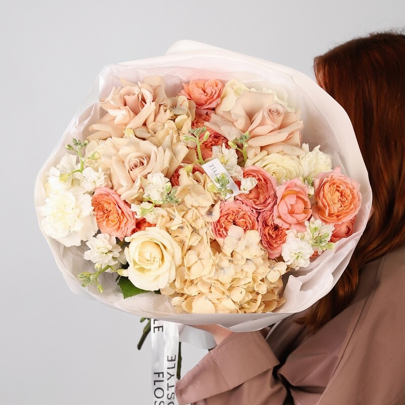 Buket v persikovih tonah s frantcuzskimi rozami, premium