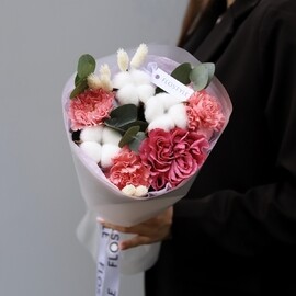 Недорогой авторский букет с хлопком и Country Blues