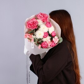 Avtorskij buket s pionovidnoj rozoj Country Blues