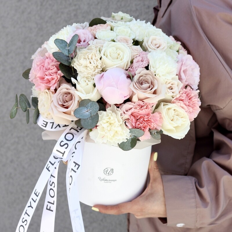 TCveti v korobke v nezhnih tonah, standart