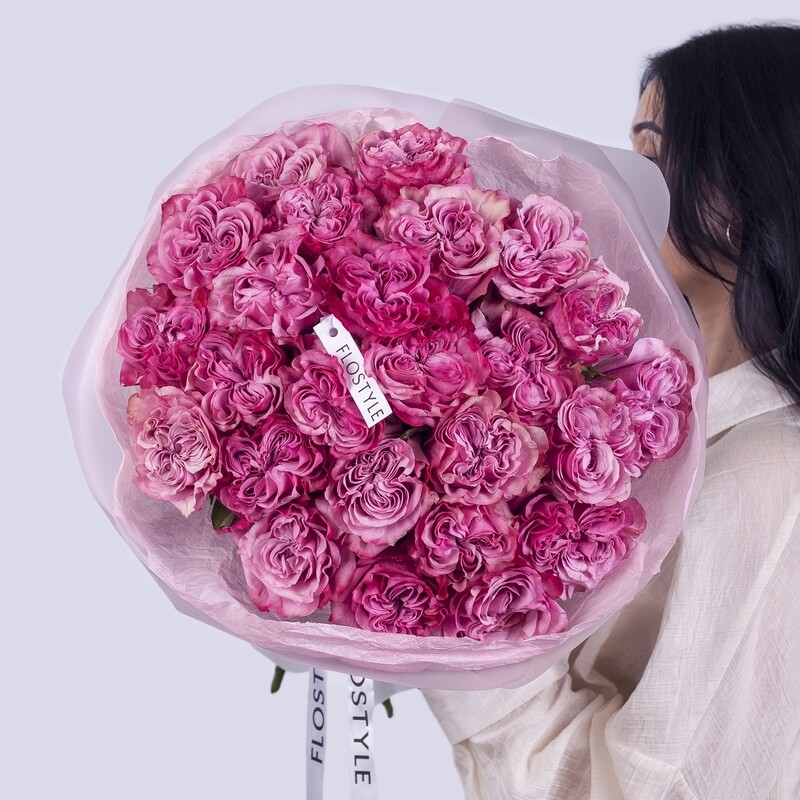 Buket iz sirenevoj pionovidnoj rozi Country Blues, standart