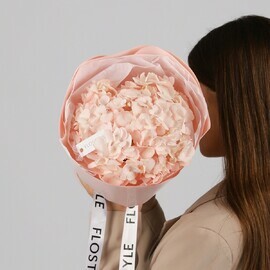 Букет из розовой гортензии