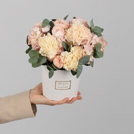 Цветы в коррбке с пион. розой и гортензией