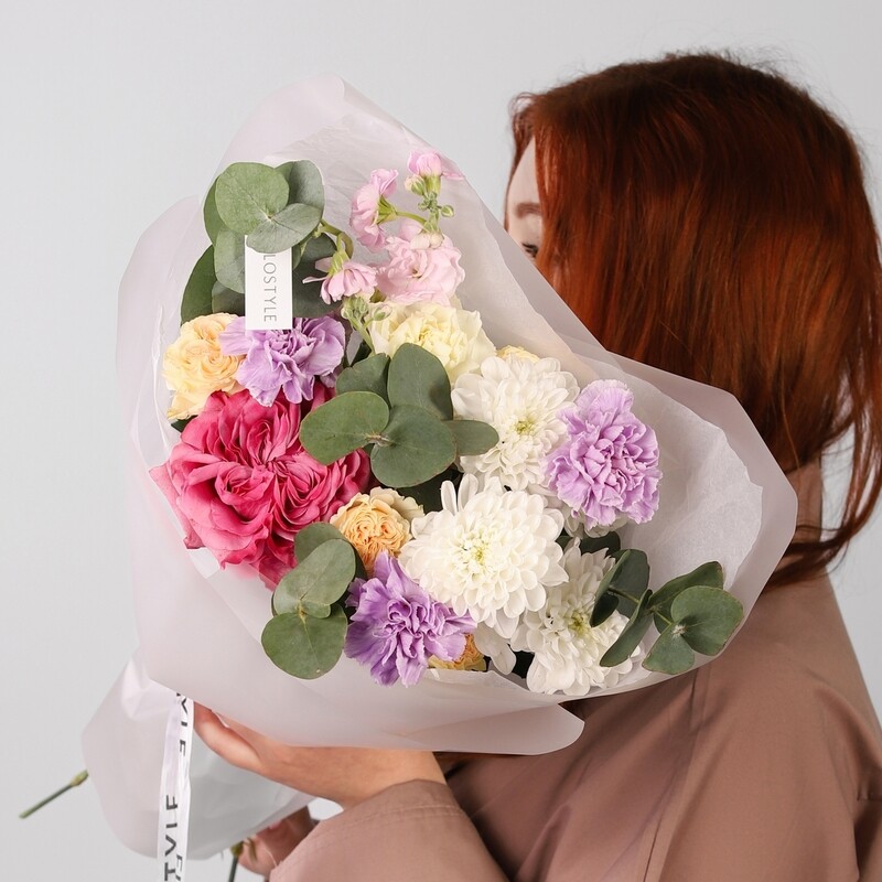 Сборный букет с пионовидной розой и хризантемой, стандартный