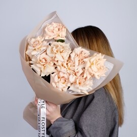 Кремовая французская сортовая роза Квиксенд