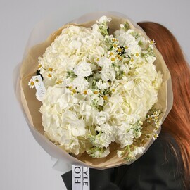 Original bouquet with hydrangea and chamomile