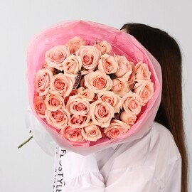 Букет из кустовых розовых роз