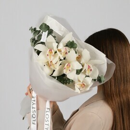 Buket iz 7 orhidej belih