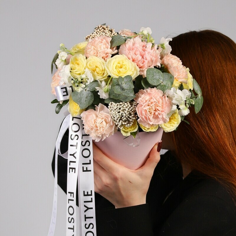 Sbornij buket v shlyapnoj korobke, standart