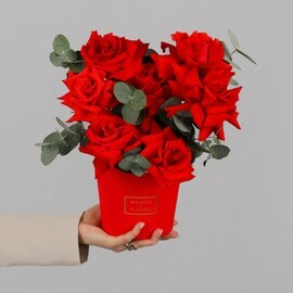 Коробка с красной французской розой