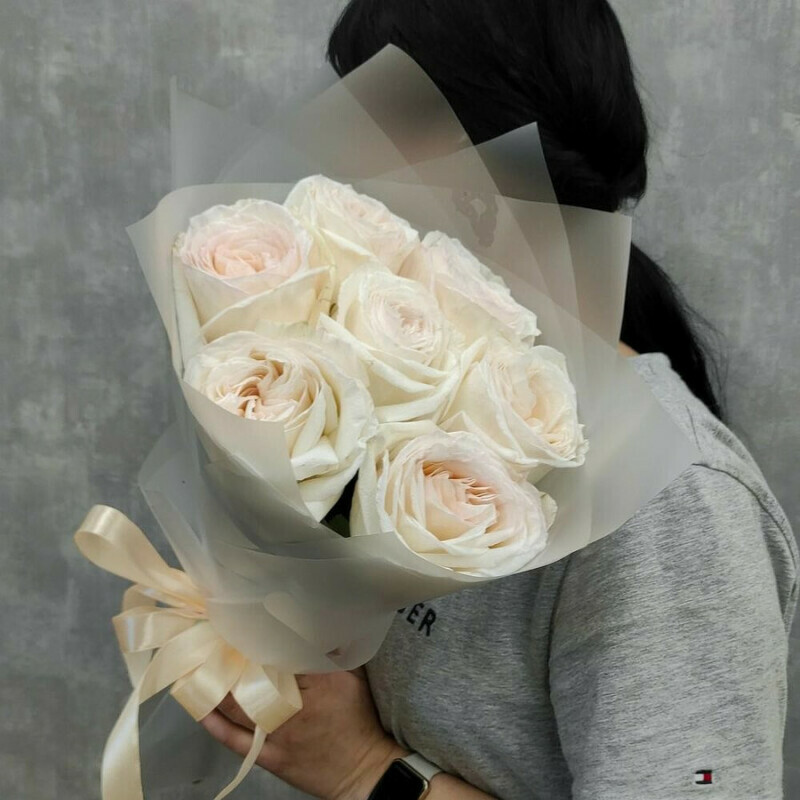 Букет из 7 белых роз Serebro, стандартный