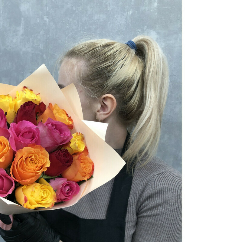 Моно букет из 15 роз Кения mix, стандартный