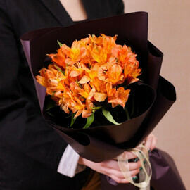 Букет из яркой альстромерии