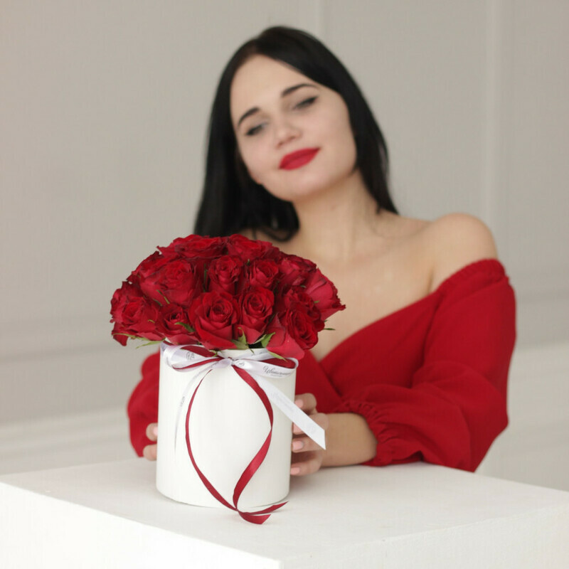 Шляпная коробка "Розы Red", стандартный