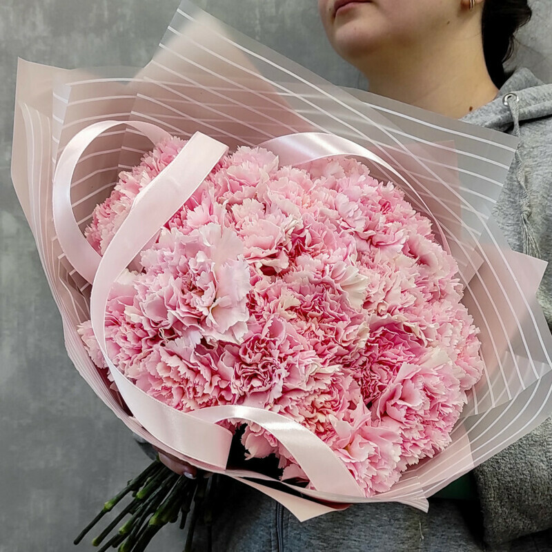 Delicate bouquet of carnations Volta, standart