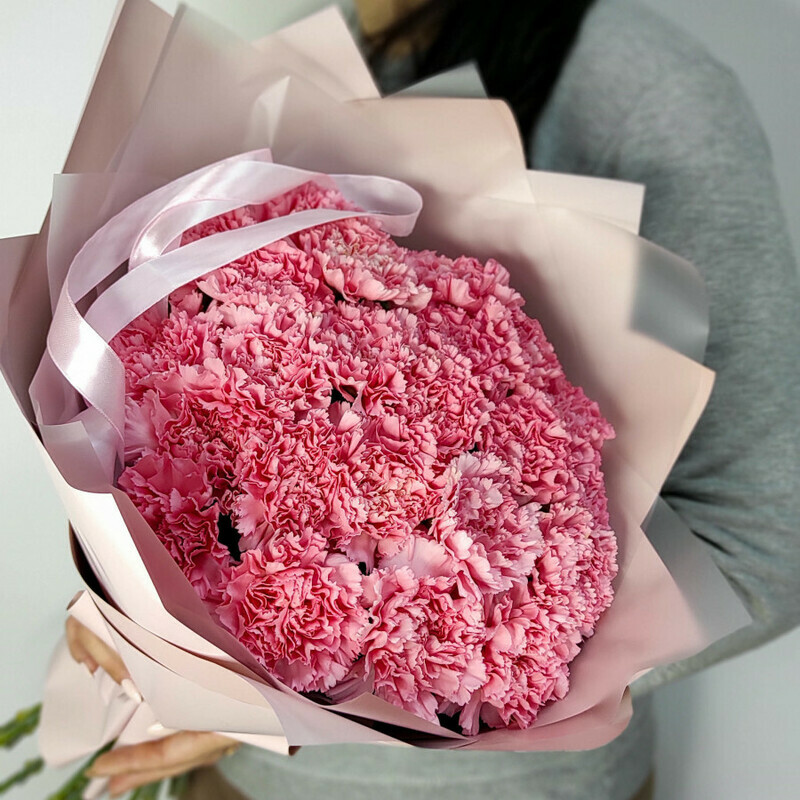 Delicate bouquet with dianthus, standart