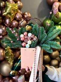 Kompozitciya "Siyanie prazdnika!"