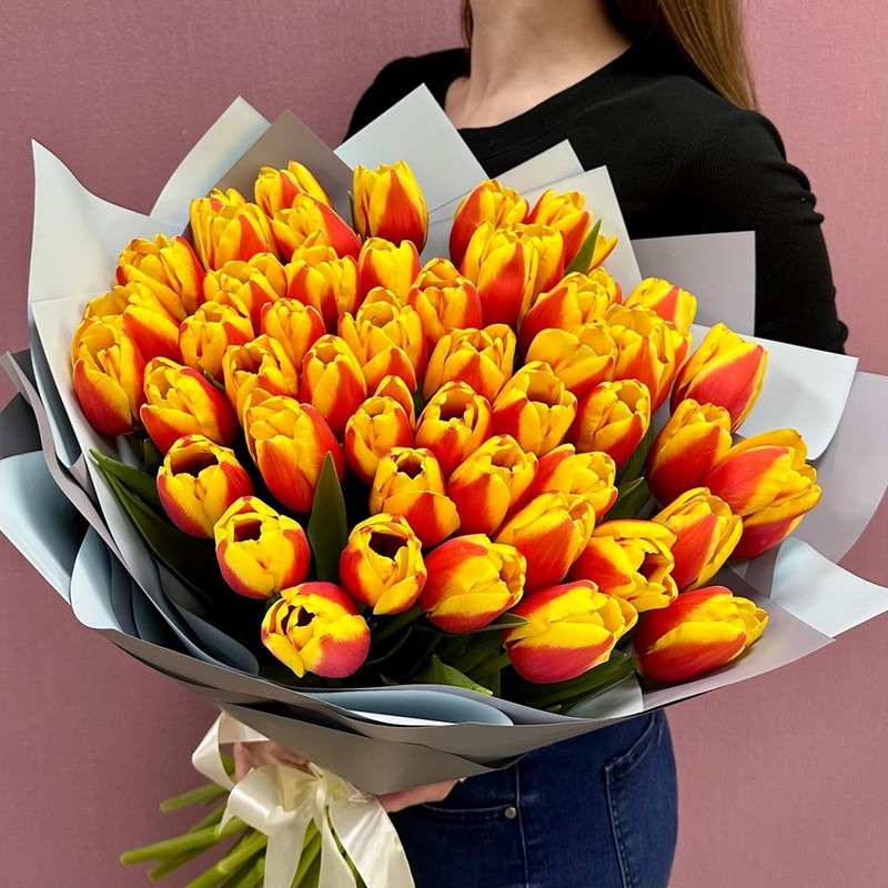 51 крупный огненно-красный тюльпан, стандартный