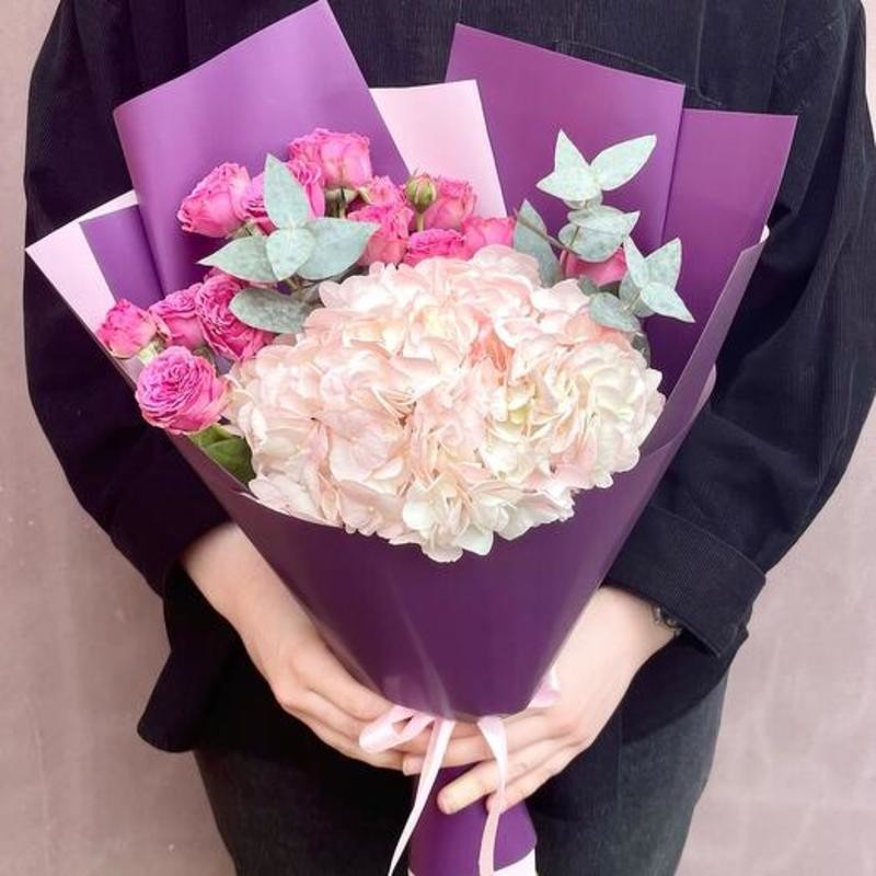 Buket s kustovoj rozoj i gortenziej, standart