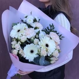 Svet Luni (nezhnij buket s belimi gerberami)