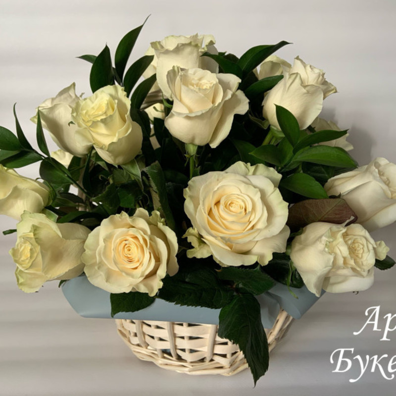 Korzina s beloj rozoj i ruskusom (Korzina 1), standart