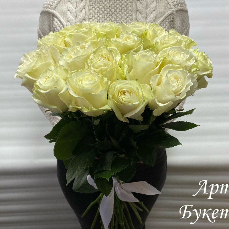 Buket iz 25 belih roz (Buket 67), standart