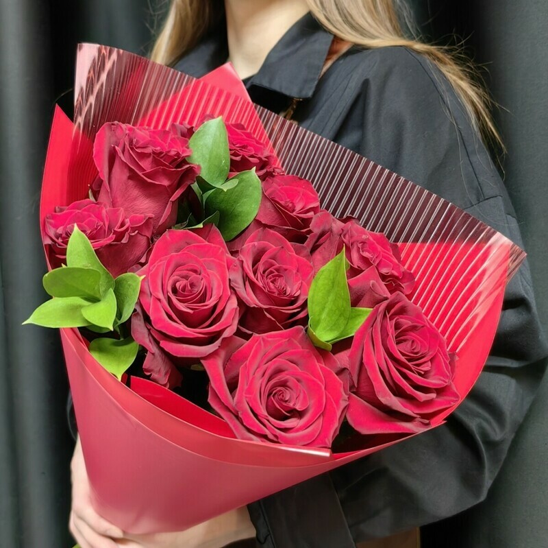 Букет из 9 красных роз с рускусом (код 436), букет из 9 красных роз с рускусом (код 436)